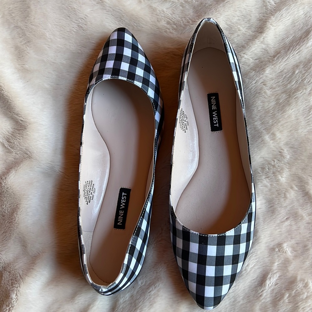 W 8 1/2M Nine West Black and White Checks Flat Shoe NEVER WORN